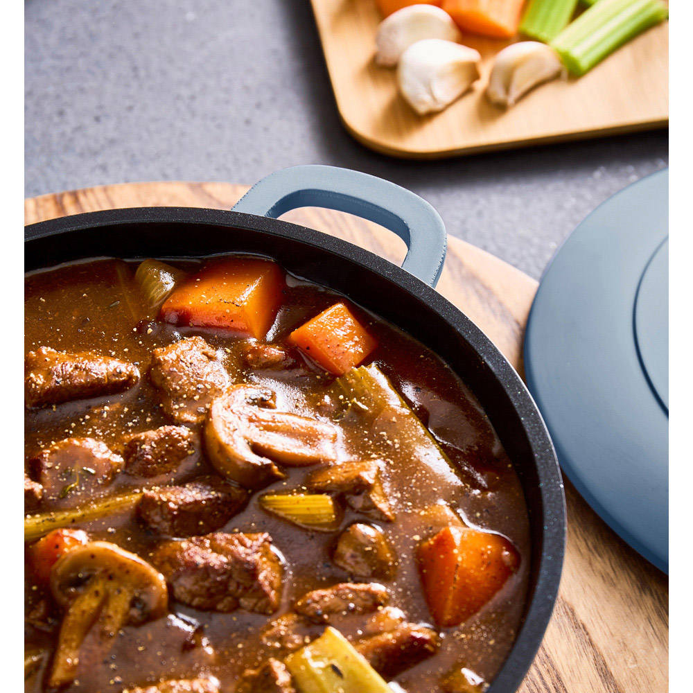 Morphy Richards 20cm 2.3L Blue Cast Aluminium Casserole Dish Image 5