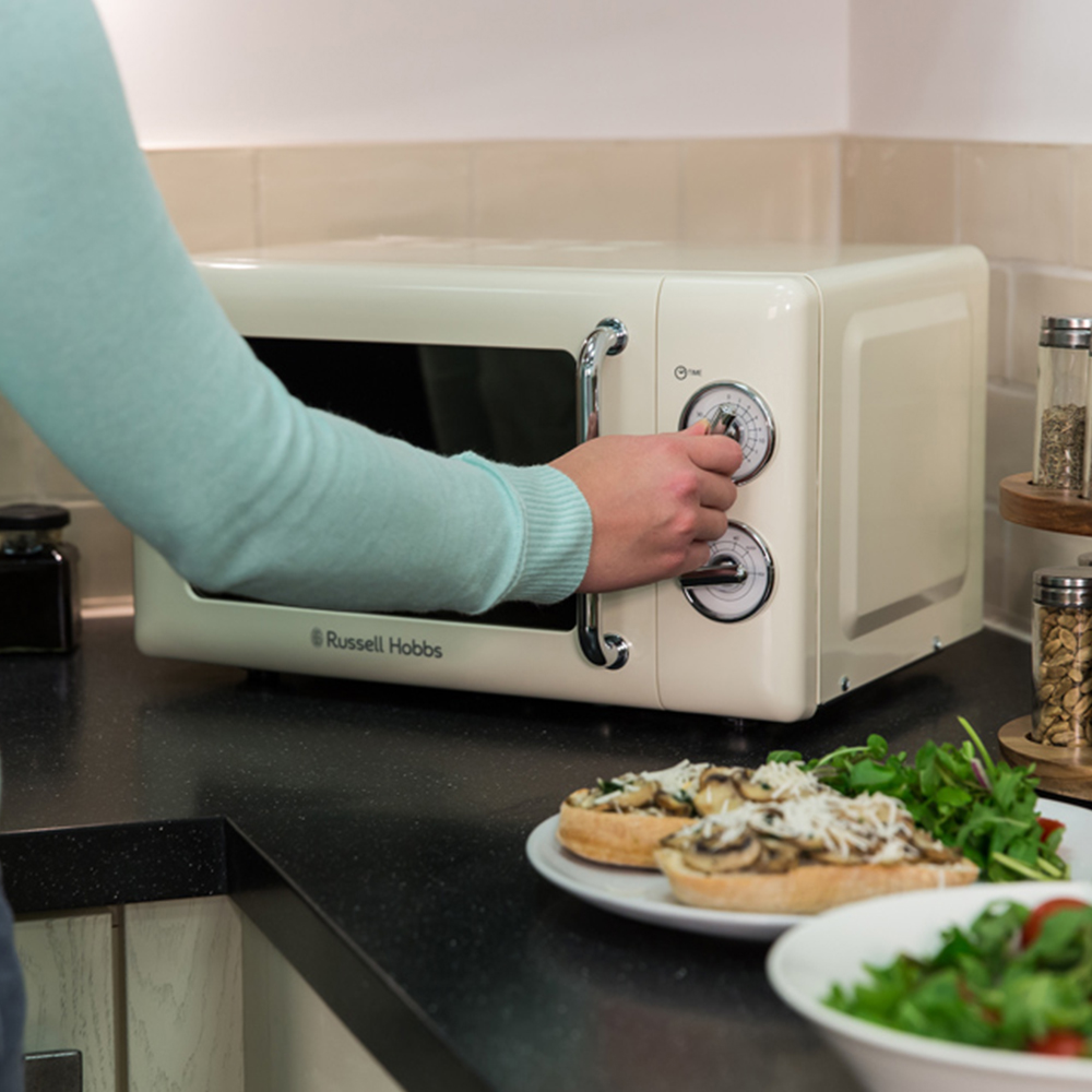 Russell Hobbs RHRETMM705C-N Retro Cream 17L Compact Manual Microwave 700W Image 6