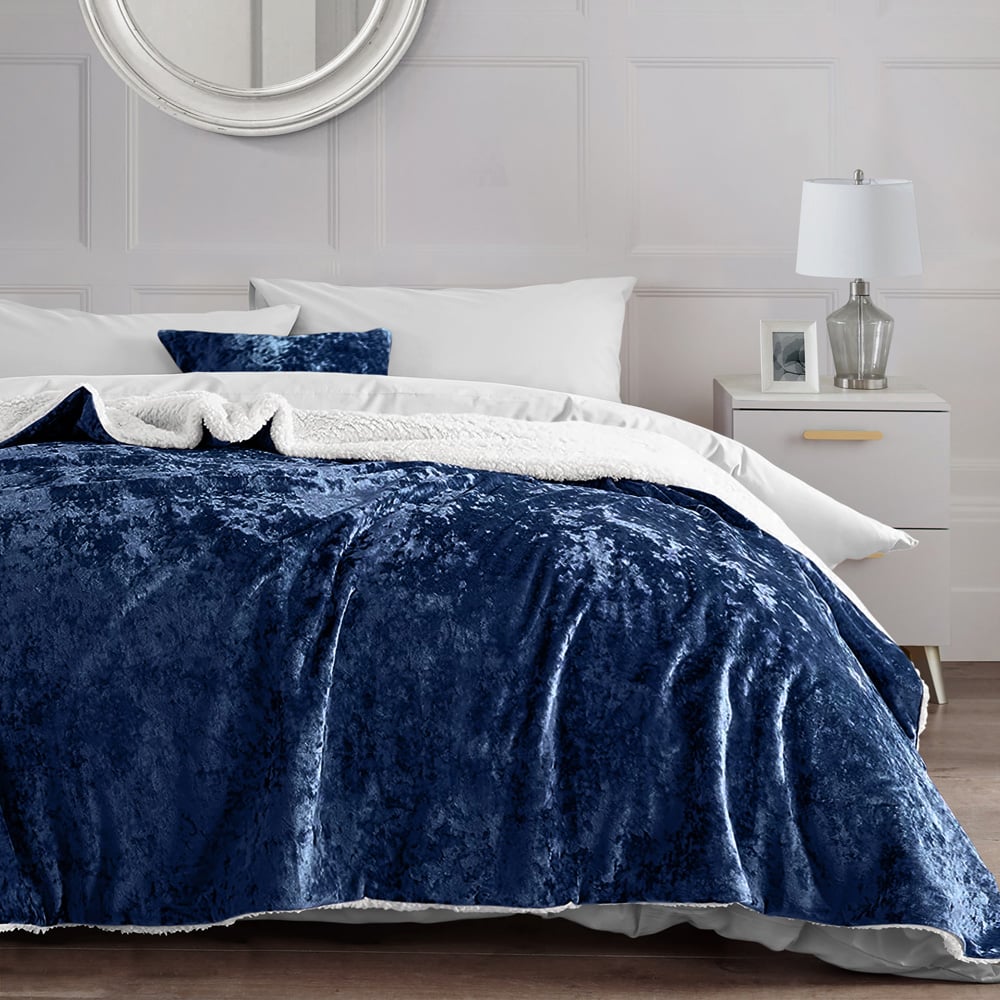 Velosso Navy Crushed Velvet Throw 125 x 200cm Image 3