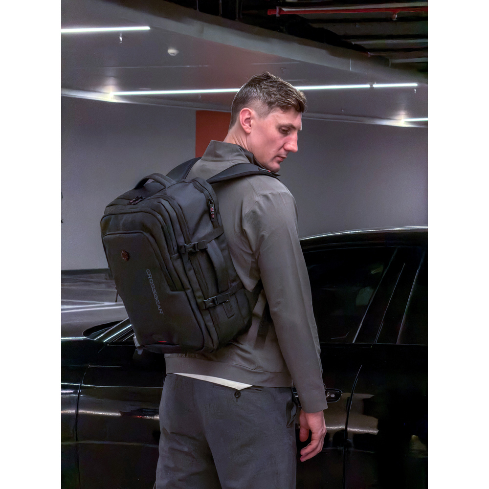 Crossgear ITour Black Underseat Backpack with Built-in Charging Port and Vacuum 45cm Image 2