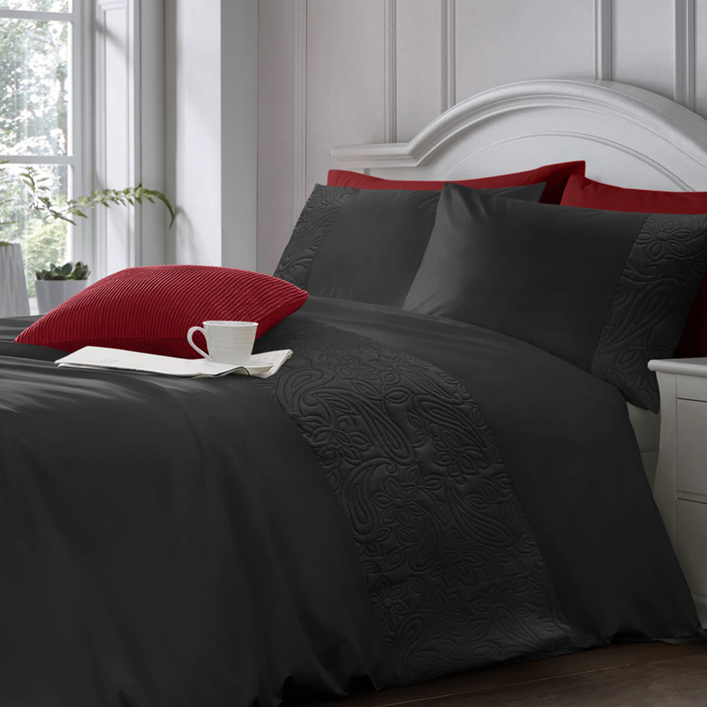 Intimates Alexis Single Black Quilted Floral and Paisley Duvet Set Image 1