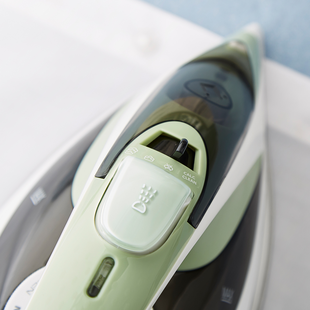 Morphy Richards Steam Flow Green and White Turbo Steam Iron 2400W Image 6