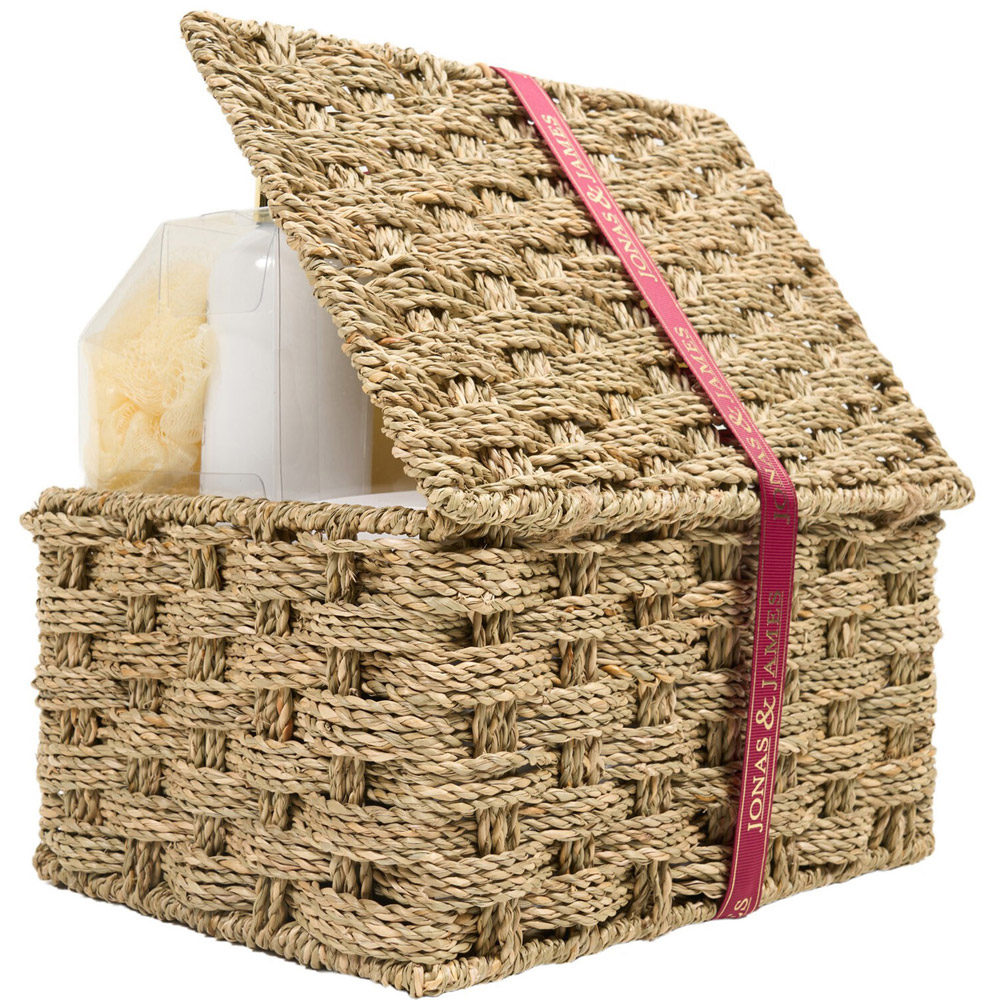 Winter Berry and Clementine Hamper Image 3