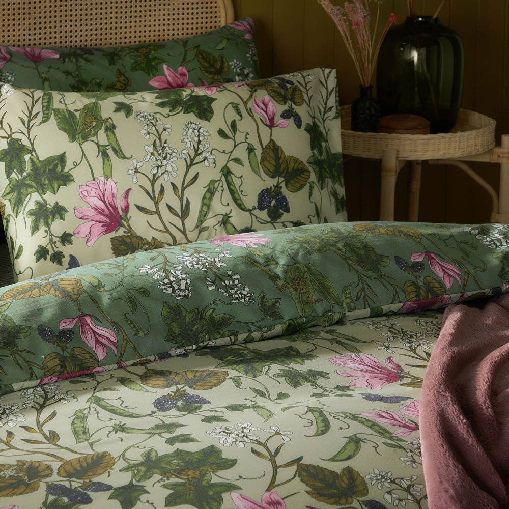 Furn King Size Mystic Berry Floral Reversible Duvet Set Image 4