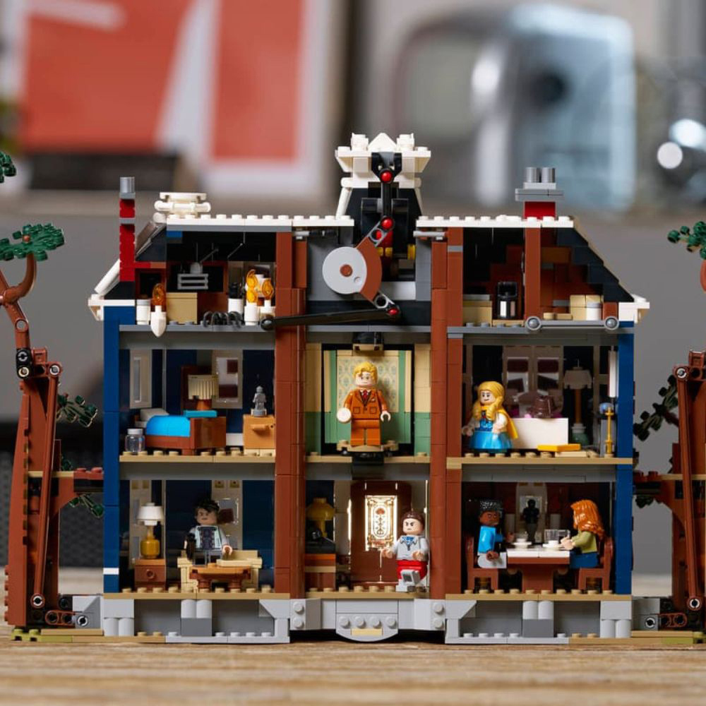 LEGO Icons 11370 Stranger Things The Creel House 2593 Pieces Image 8