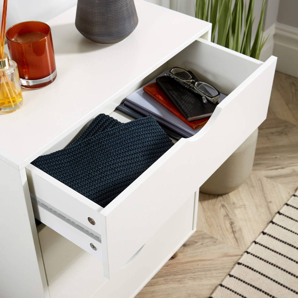 Home Source Boden 4 Drawer White Wide Chest of Drawers Image 4
