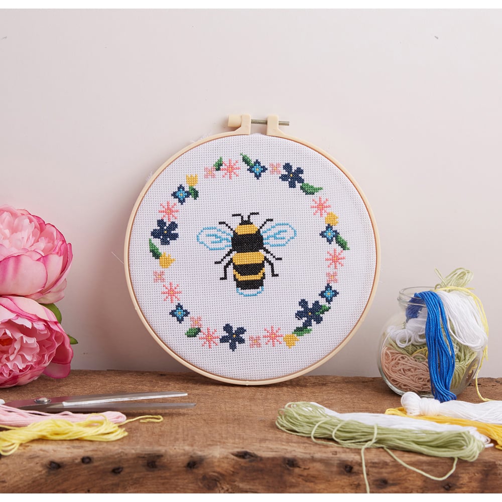 Simply Make Bee Cross Stitch Craft Kit Image 2