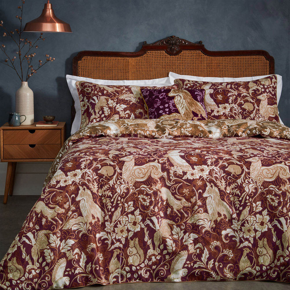 Paoletti Harewood King Size Ruby Duvet Set Image 1