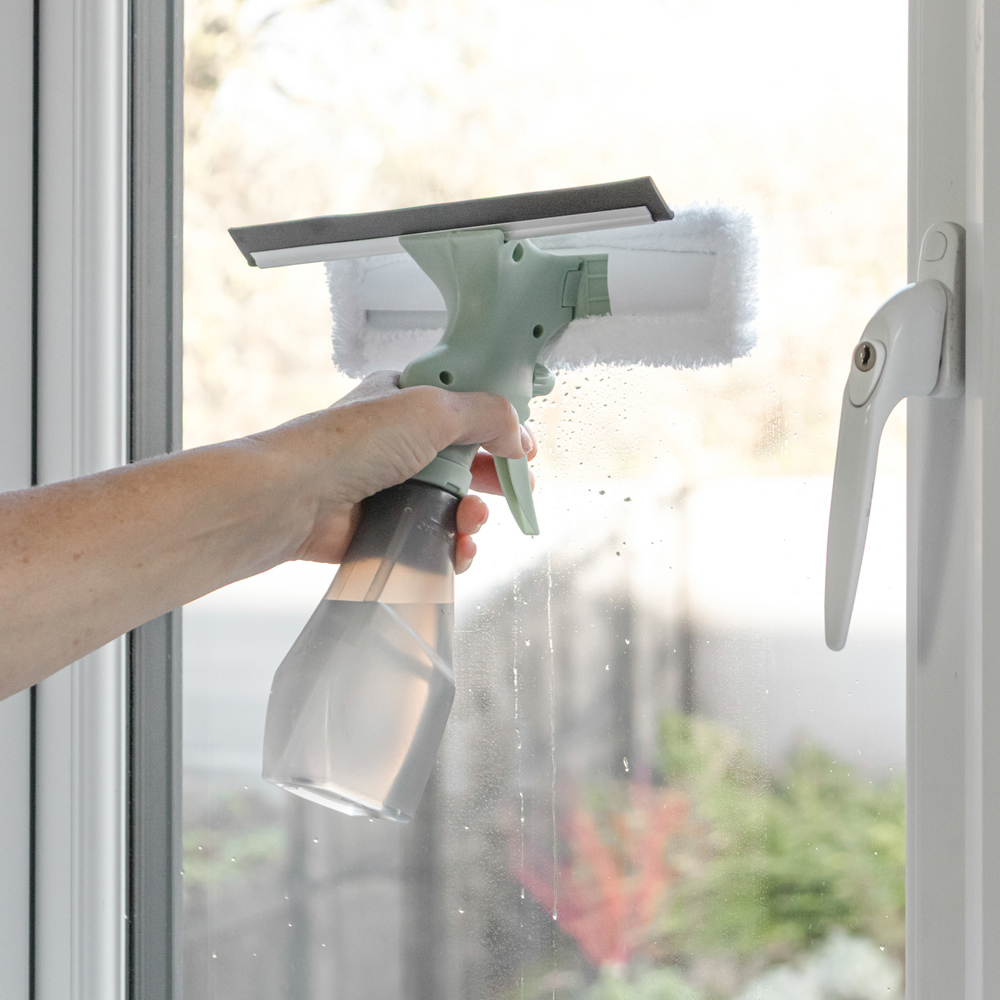 JVL Cleaning 3-in-1 Lightweight Window Cleaner Image 2