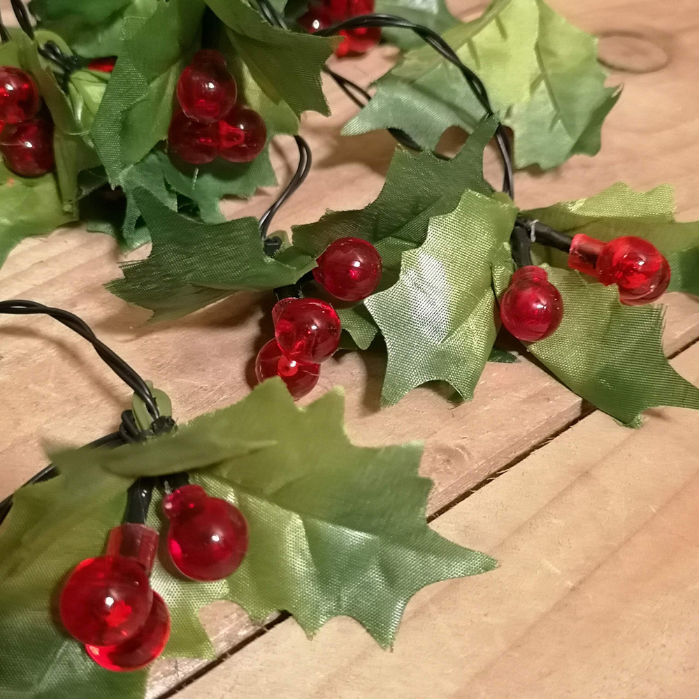 Samuel Alexander 40 Red LED Light Up Holly Christmas Garland with Red Berries 280cm Image 5
