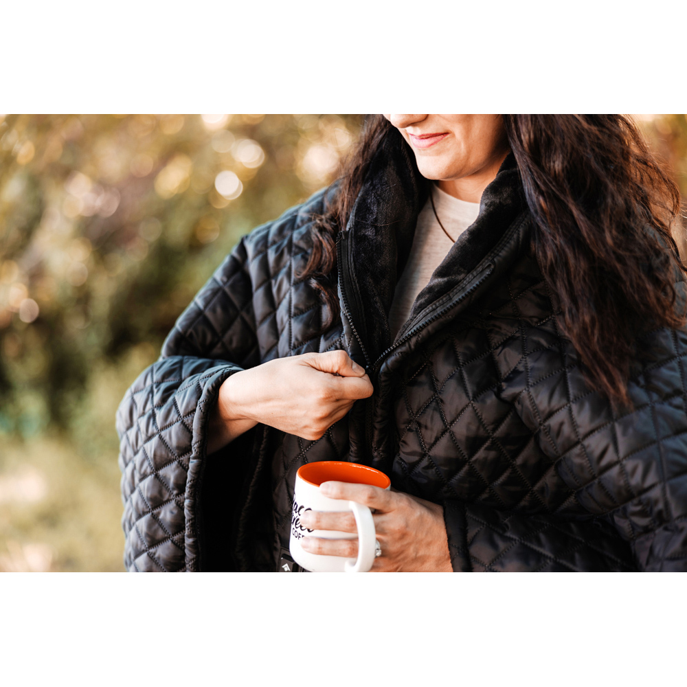 Thaw Black Quilted Rechargeable Heated Wrap 2.0 with Power Bank Image 6