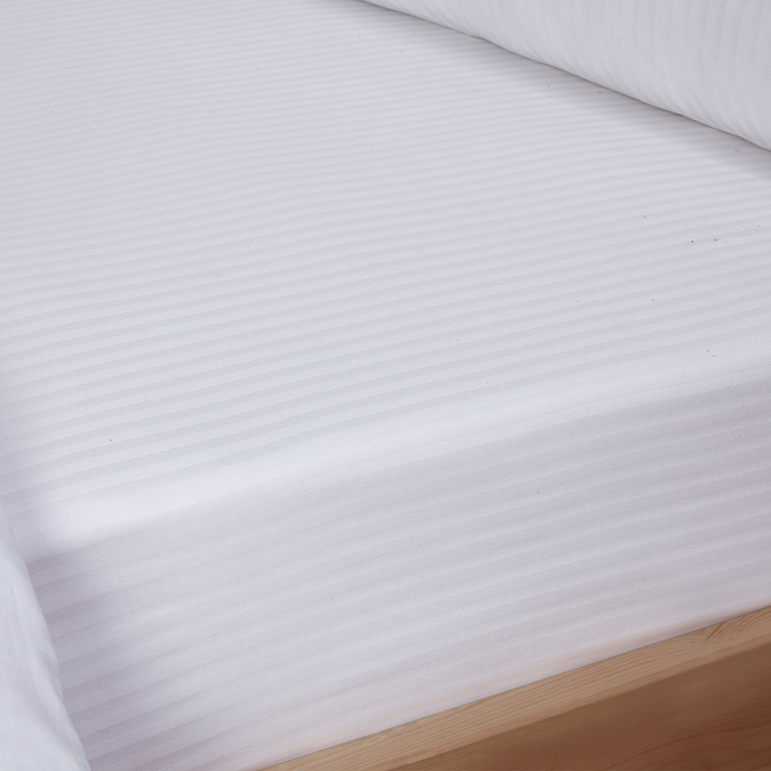 Divante Bamboo Cotton Duvet Cover and Pillowcase Set - White / Superking Image 2