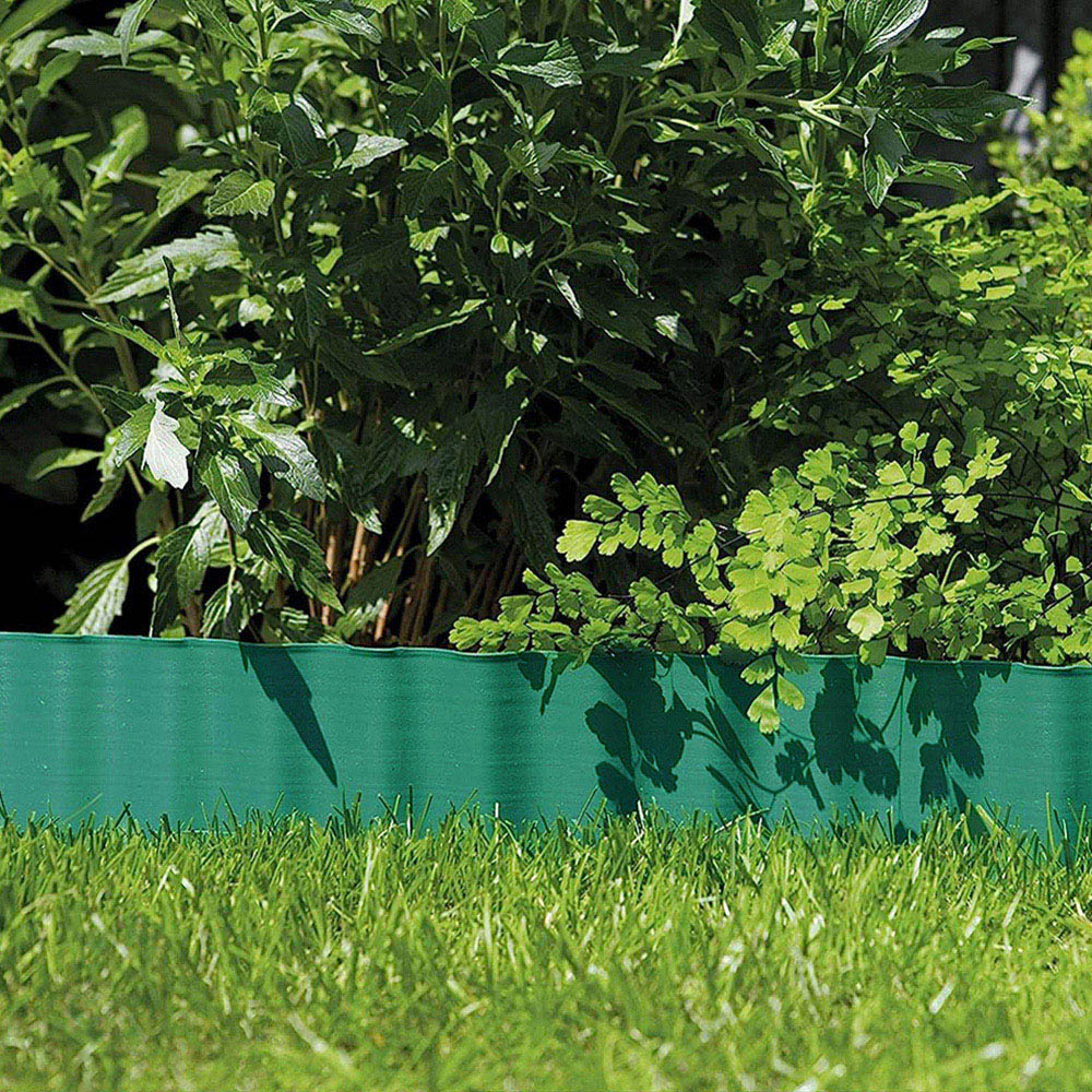Living and Home 32ft x 10cm Green L Shaped No Dig Lawn Edging Image 8