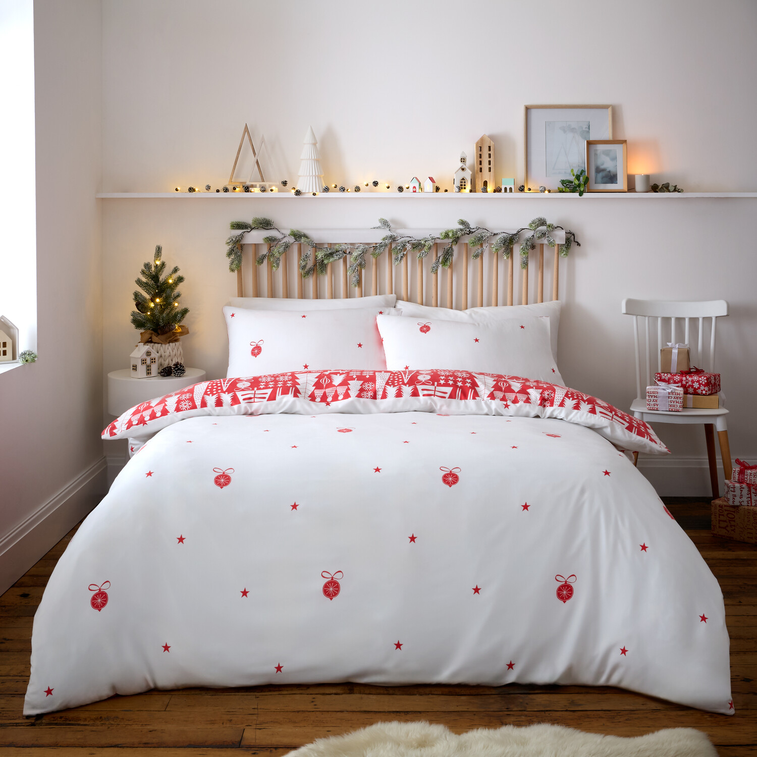 Christmas Houses Duvet Set - Red / Single Image 2