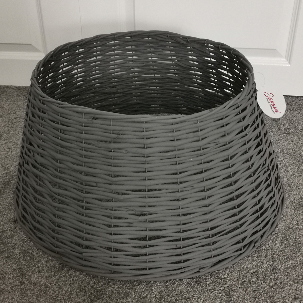 Samuel Alexander Medium Dark Grey Willow Christmas Tree Skirt 26 x 58cm Image 5