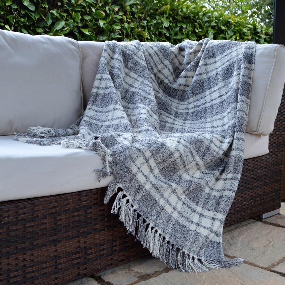 Allure Home Fashions Darwin Grey Chenille Checked Tartan Throw 125 x 150cm Image 3