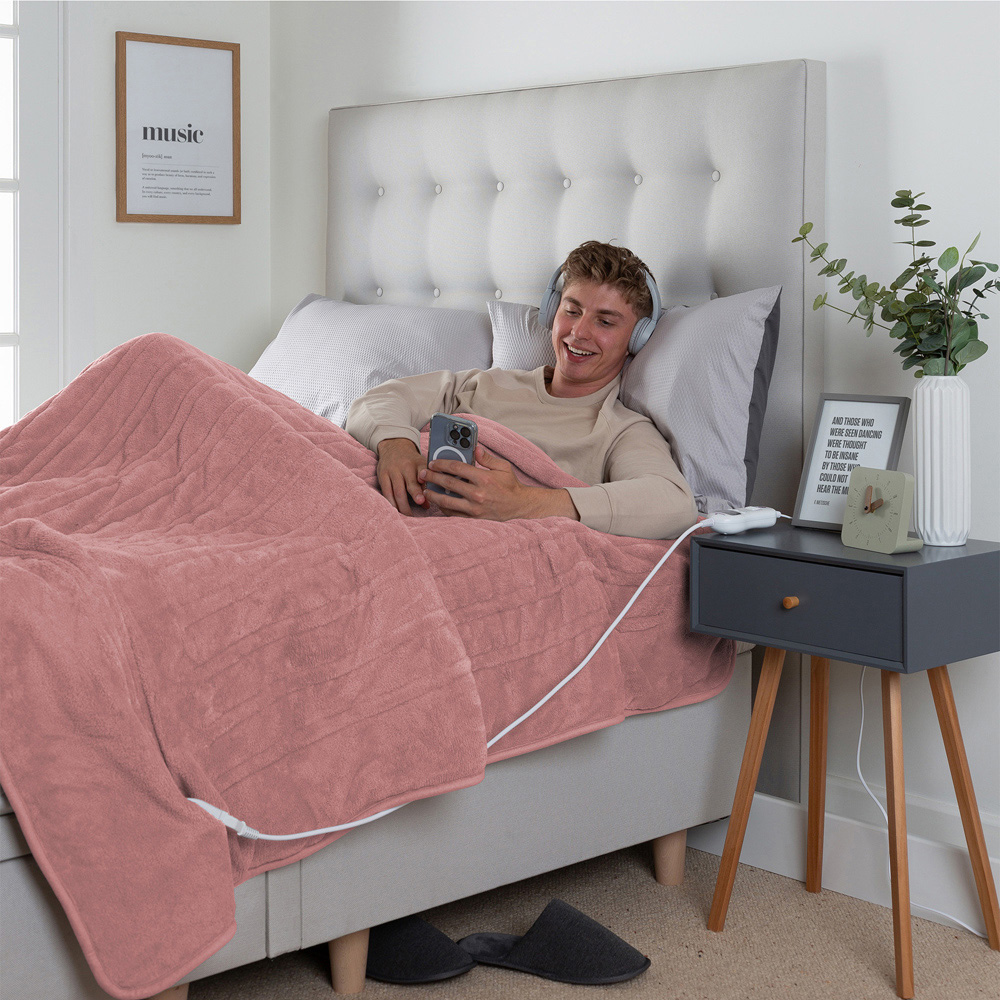 Slumberdown Comfy Hugs Rose Pink Soft Fleece Heated Throw 130 x 160cm Image 2