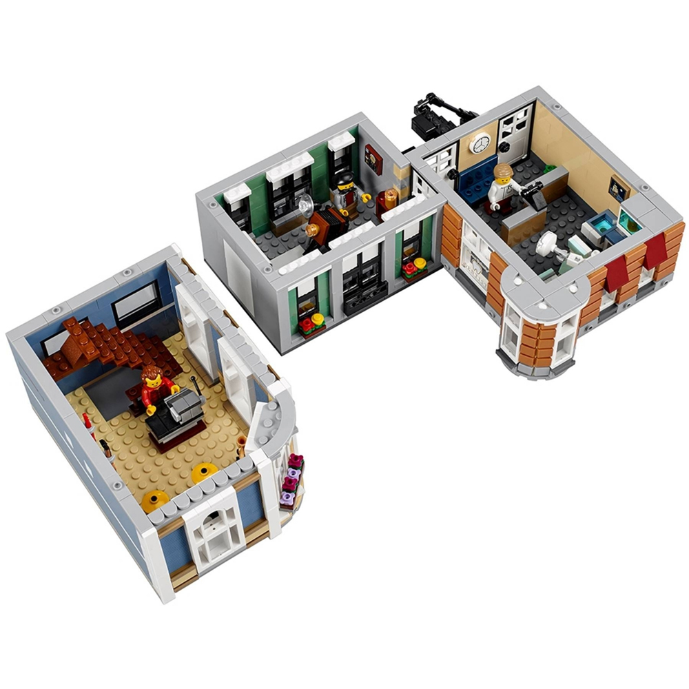LEGO 10255 Assembly Square Set 4002-Piece Image 4