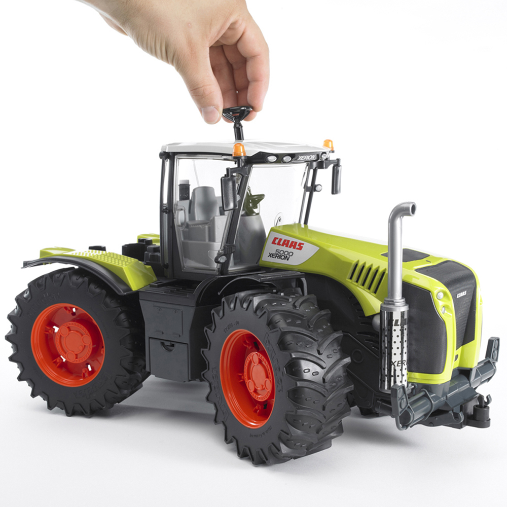 Bruder Kids Claas Xerion 5000 Playset Model Image 4
