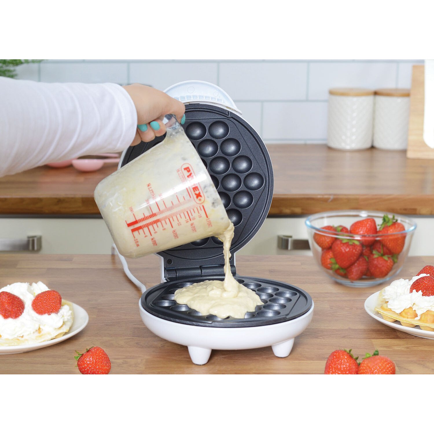 White Bubble Waffle Maker Image 3