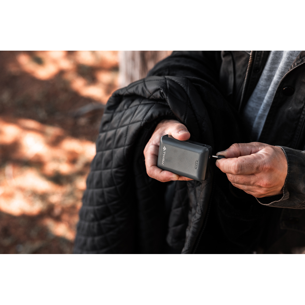 Thaw Black Quilted Rechargeable Heated Wrap 2.0 with Power Bank Image 5