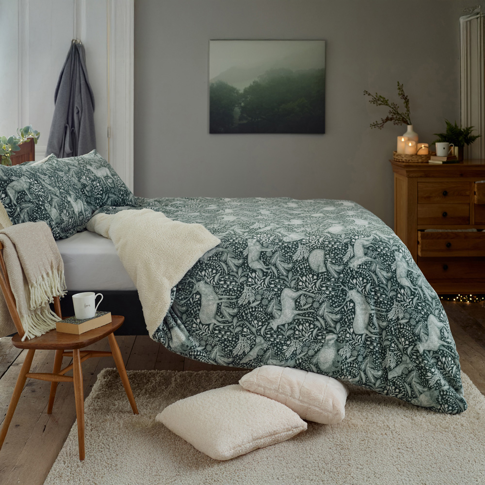 Deyongs King Size Dark Sage Woodland Folk Duvet Set Image 4
