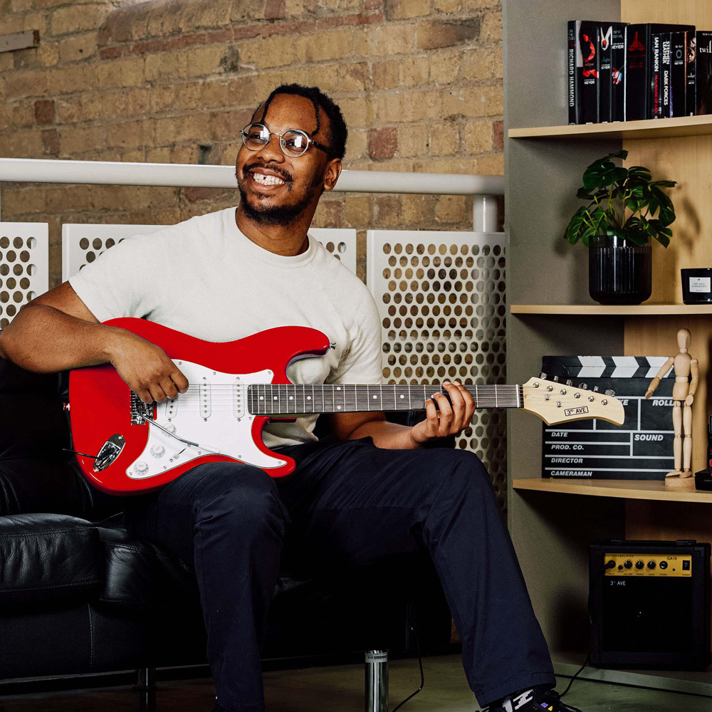 3rd Avenue Red Full Size Electric Guitar Set Image 2