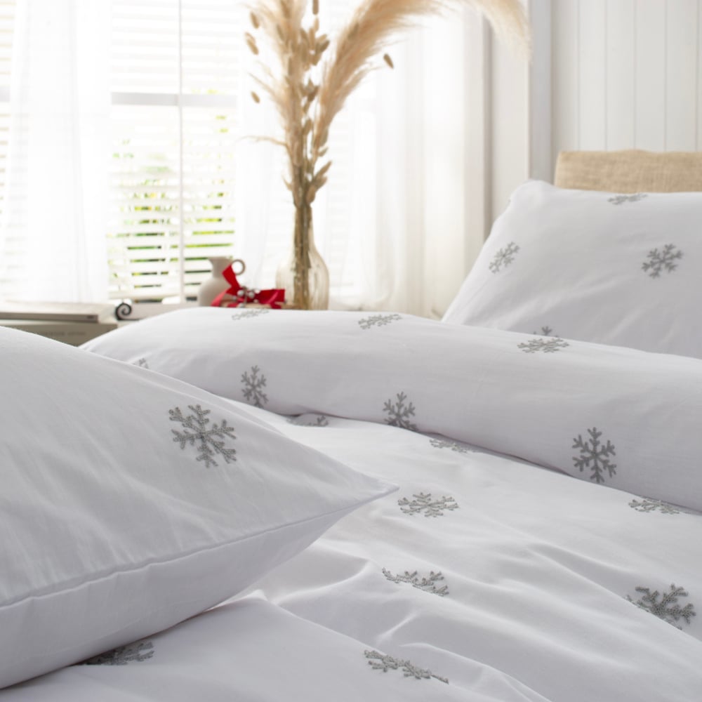 The Lyndon Company Double Grey and White Snowflake Duvet Set Image 2
