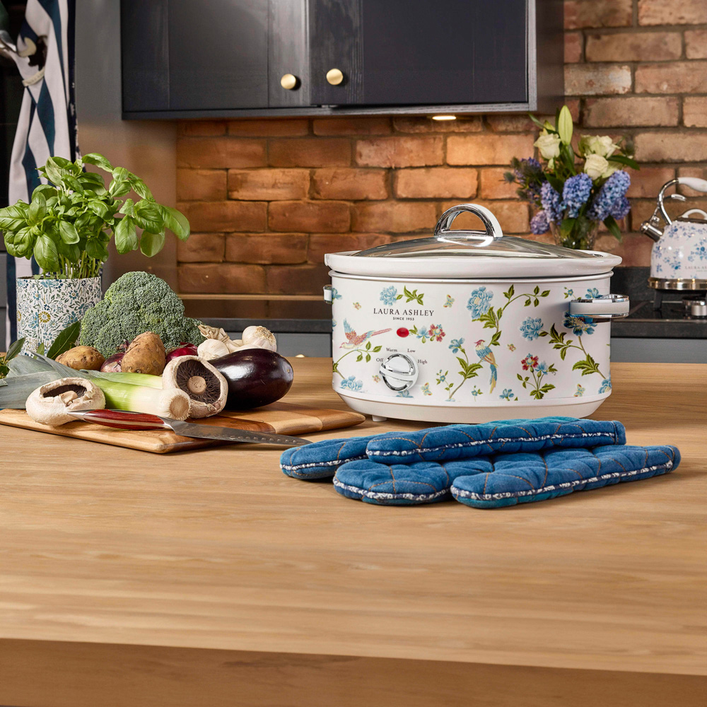 Laura Ashley Elveden VQSLWC6LLAEWUK White 6.5L Slow Cooker Image 2
