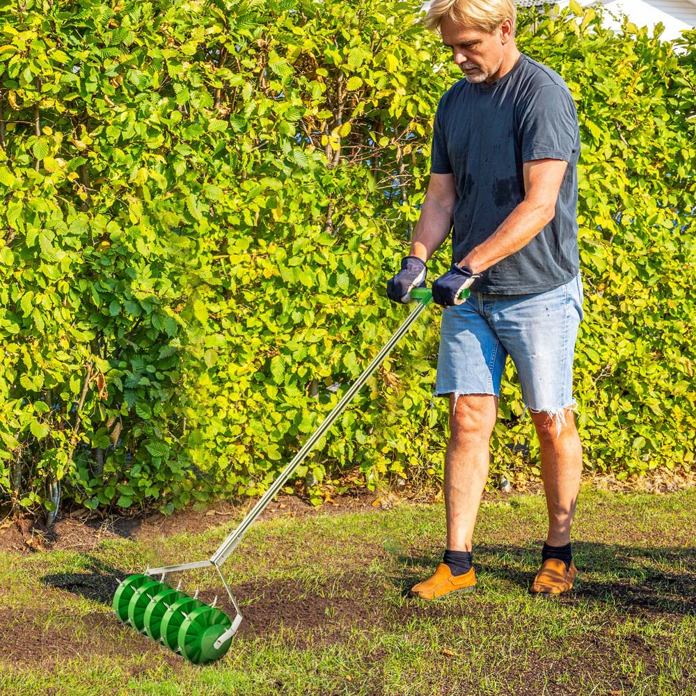 Outsunny Green Spike Roller with 3 Piece Handle and T Bar Grip 15cm Image 2