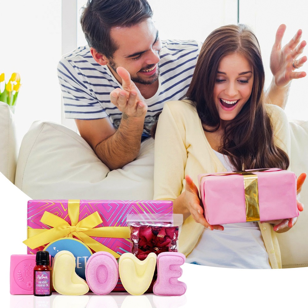 Living and Home 7 Piece Rose and Lavender Bath Bomb Gift Set Image 4