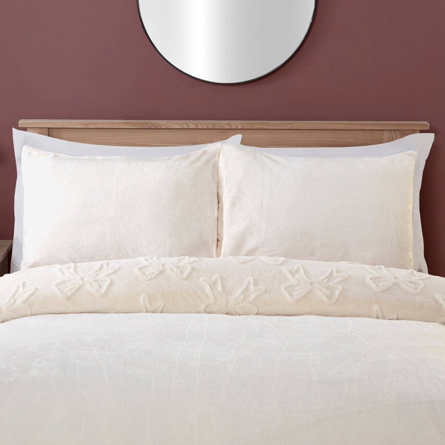 Bow Faux Fur Duvet Set Ivory King Image 3