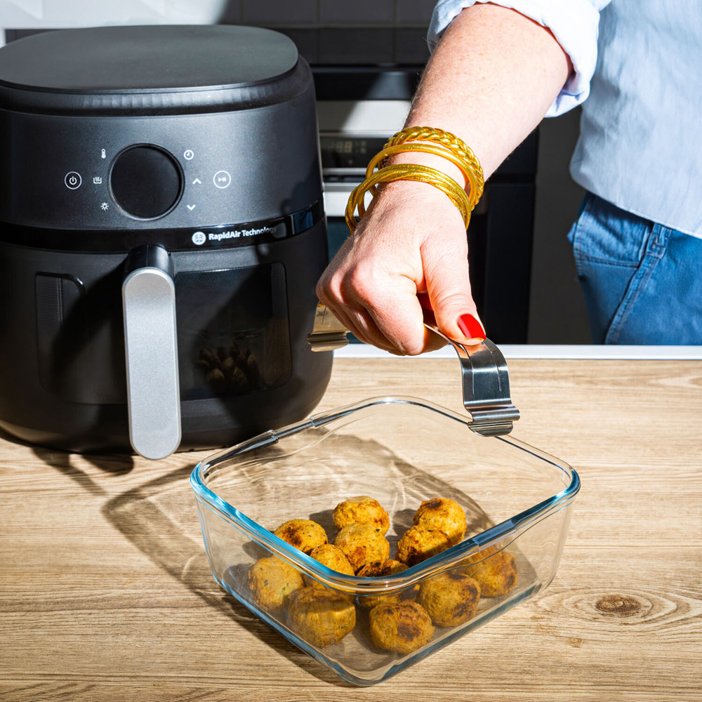 Single Airfryer Basket with Handle Image 2