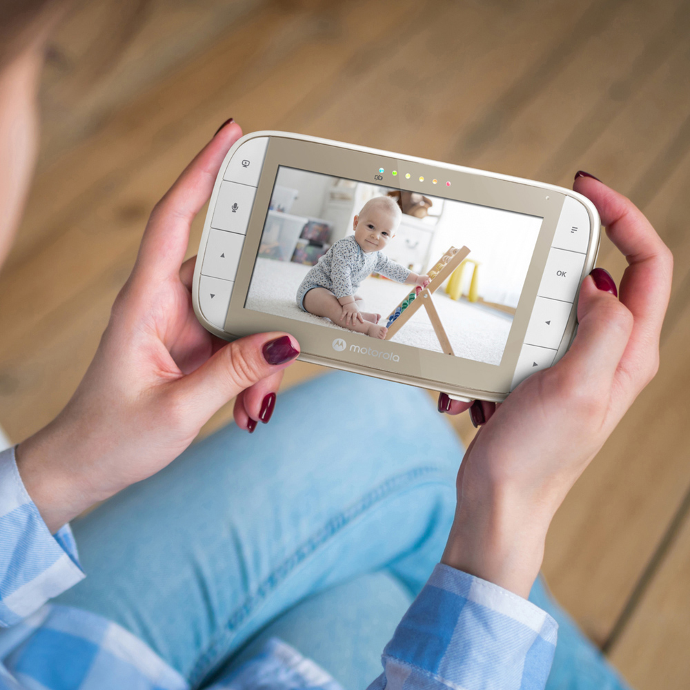 Motorola VM50G 5 inch Video Pan and Tilt Baby Monitor with Remote Image 2