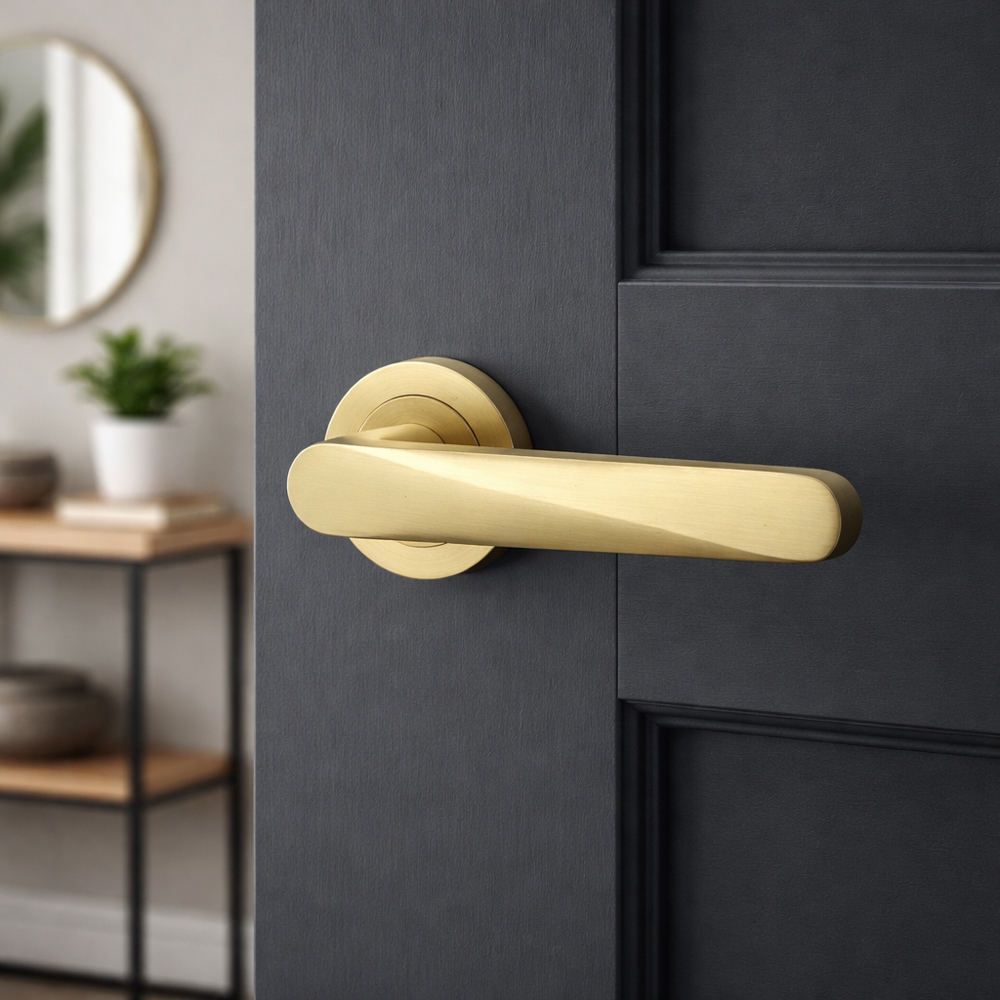 AXS Hardware Detroit Satin Brass Latch Door Handles on Rose 2 Pack Image 2