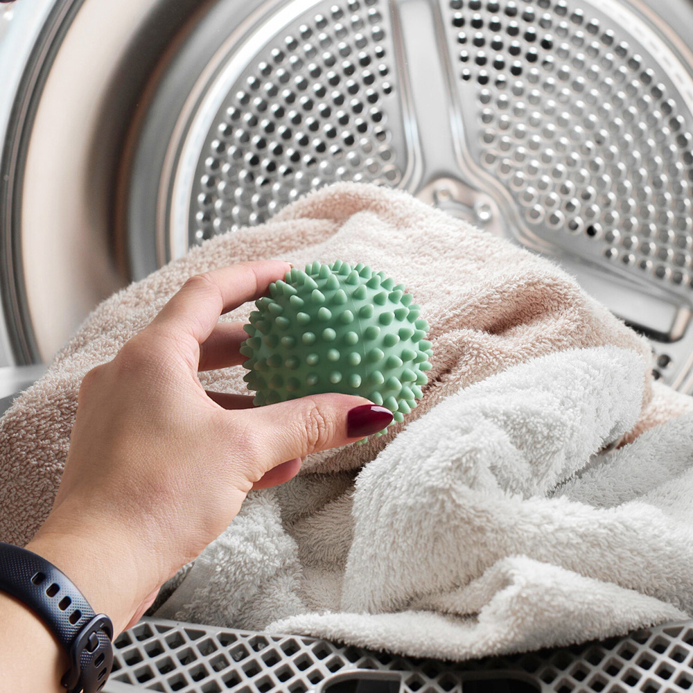 Pack of 2 Reusable Dryer Balls Image 3