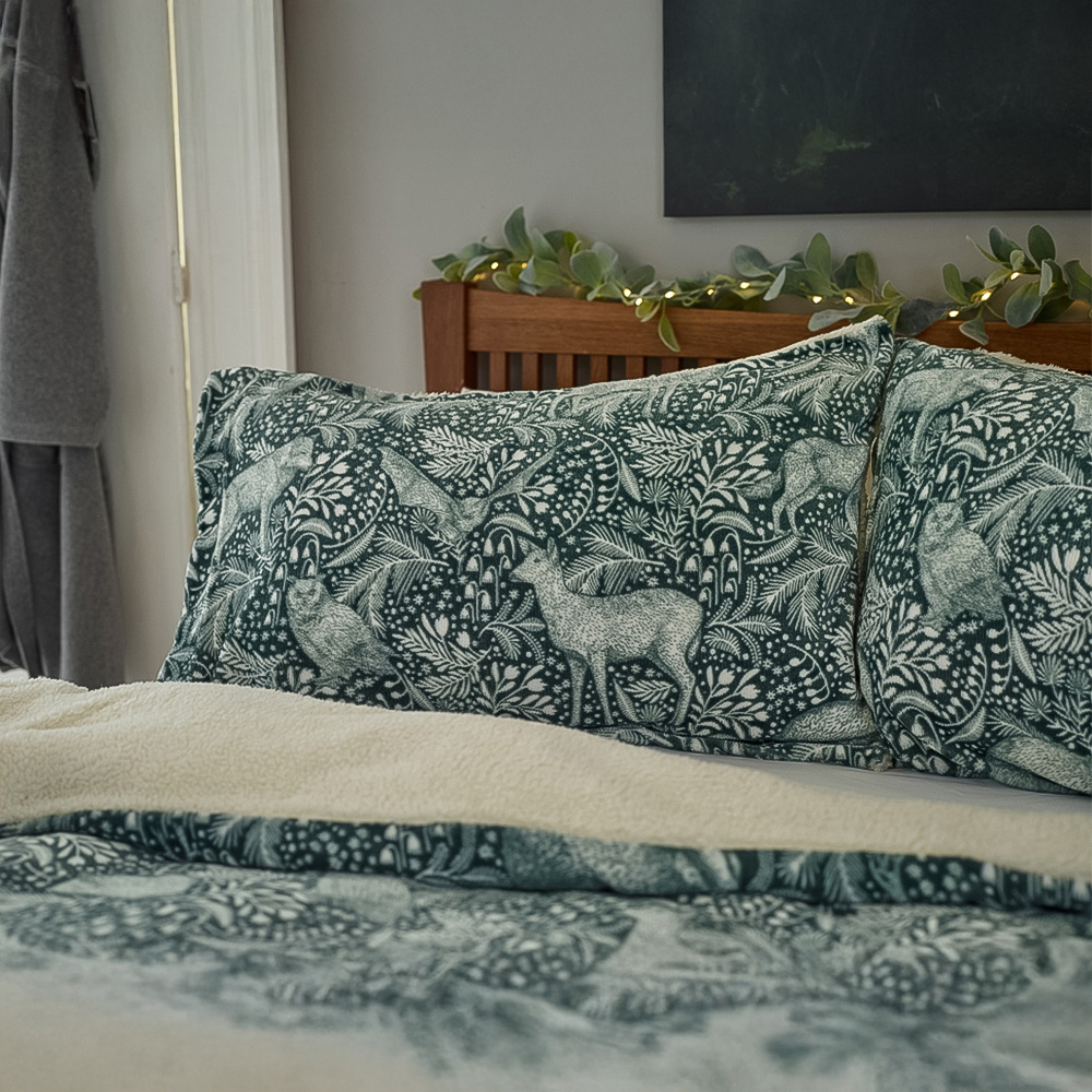 Deyongs King Size Dark Sage Woodland Folk Duvet Set Image 2