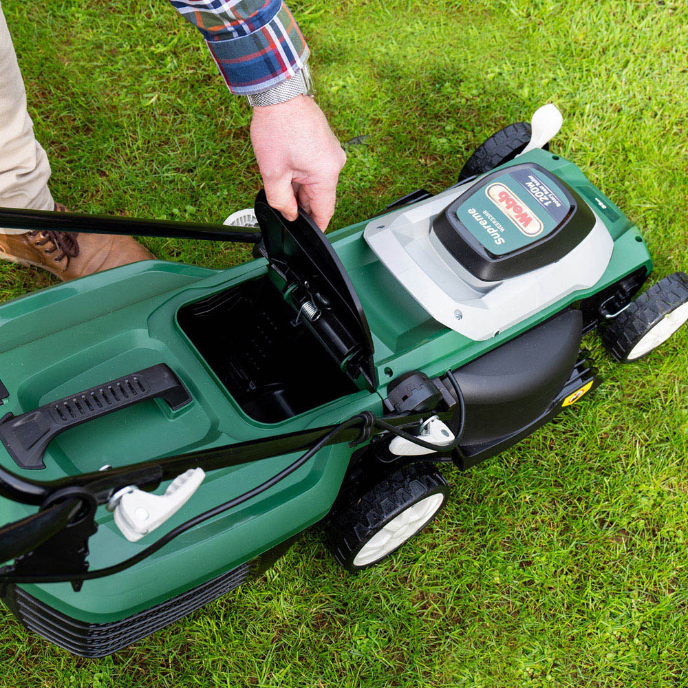 Webb Classic WEER33RR 1000W Hand Propelled 33cm Rotary Electric Rotary Lawn Mower Image 7