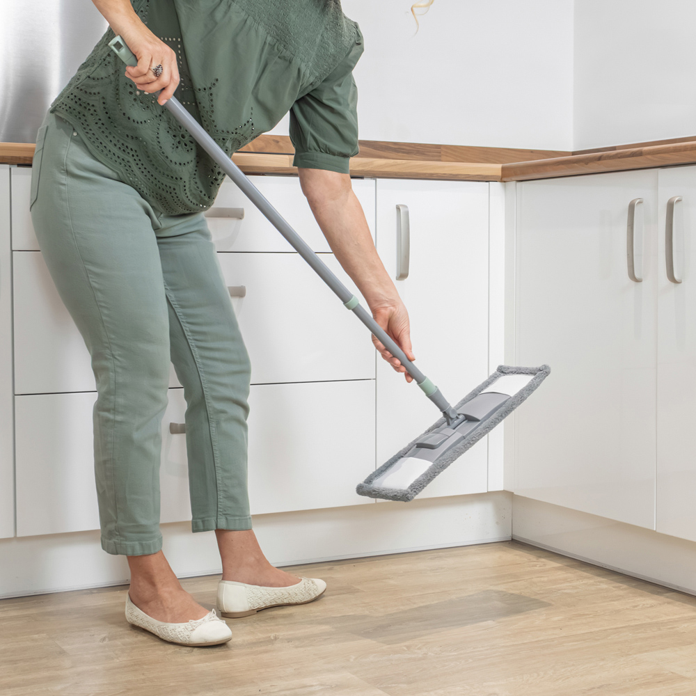 JVL Cleaning Grey Extendable Microfibre Mop Image 2