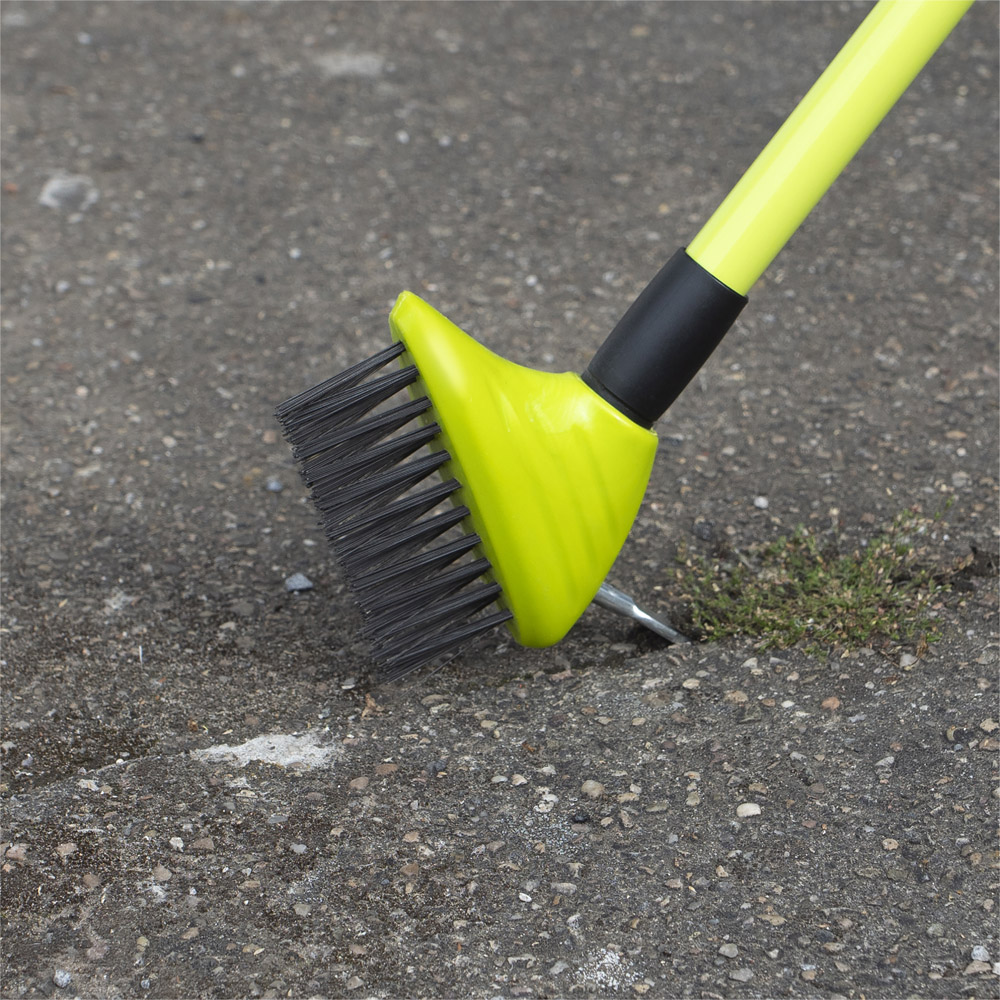 St Helens Green Extendable Patio Cleaning Brush and Weed Removal Set Image 7