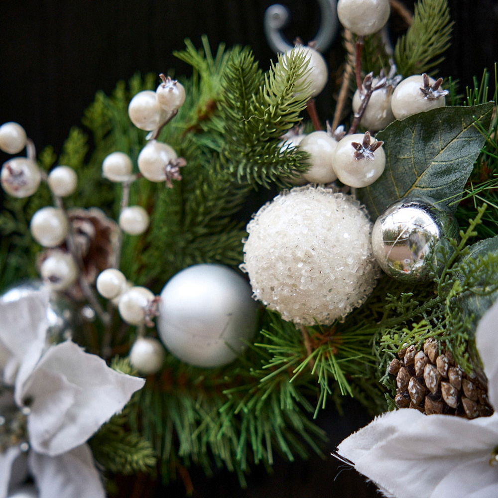 Dibor Valley Snowdrift Christmas Wreath 42cm Image 4