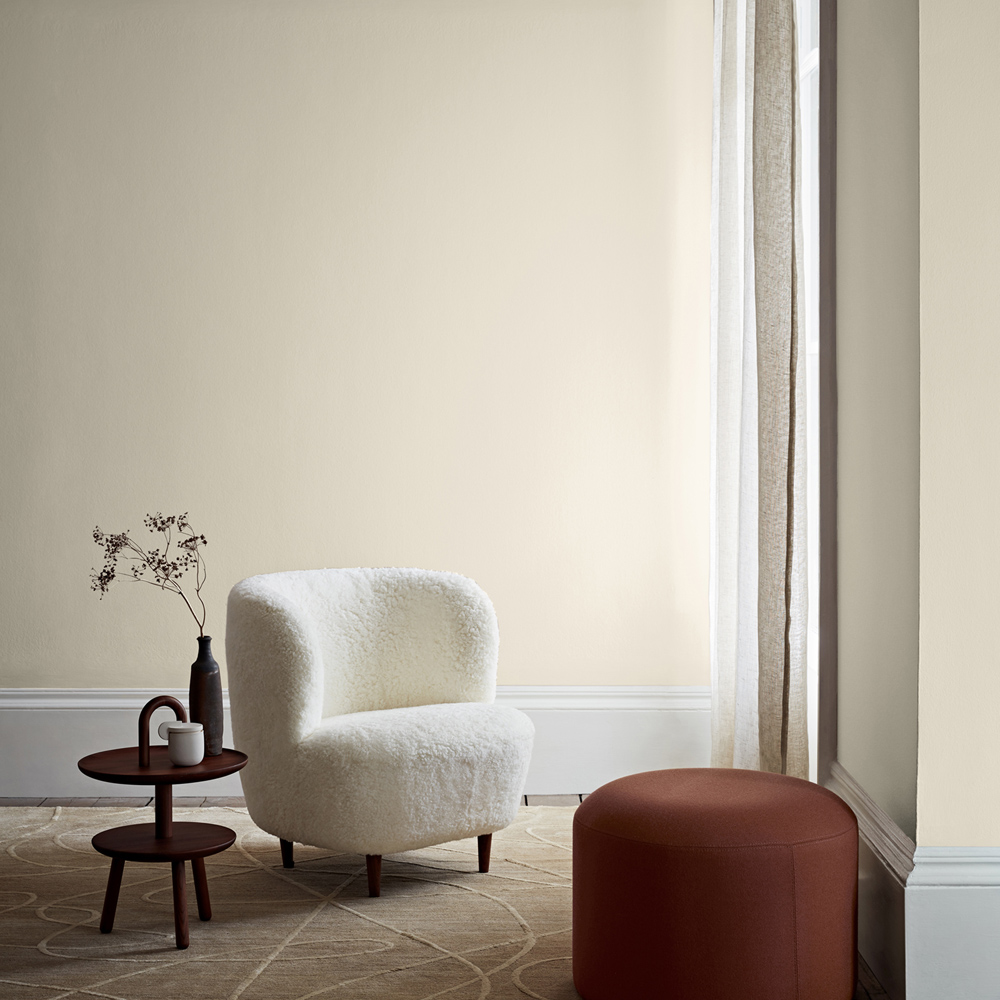 Crown Walls & Ceilings Antique Cream Silk Emulsion Paint 5L Image 4