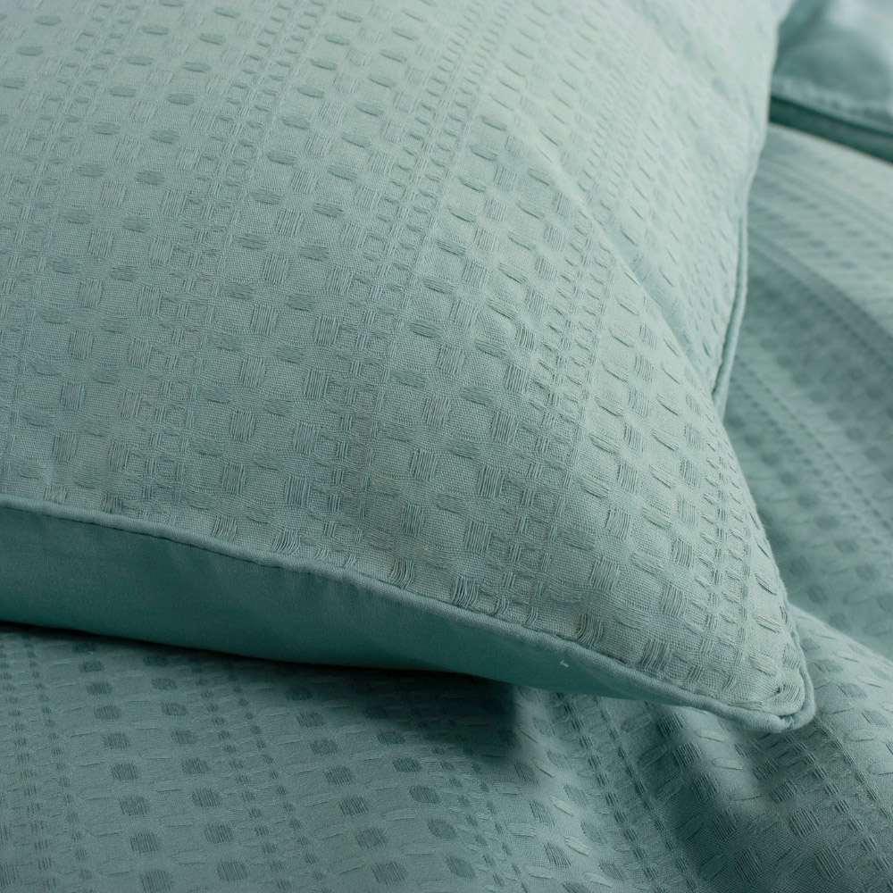 The Lyndon Company Saint-André Double Green Reversible Duvet Set Image 2