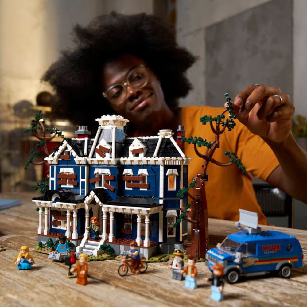 LEGO Icons 11370 Stranger Things The Creel House 2593 Pieces Image 3