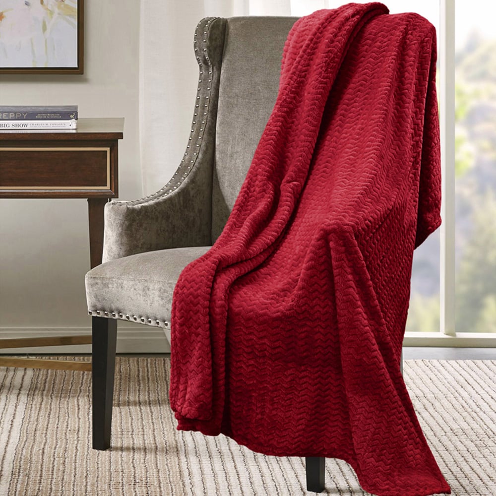 Velosso Red Moda Plush Throw 127 x 152cm Image 2