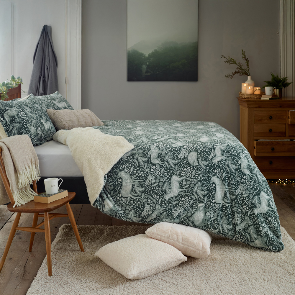 Deyongs King Size Dark Sage Woodland Folk Duvet Set Image 5