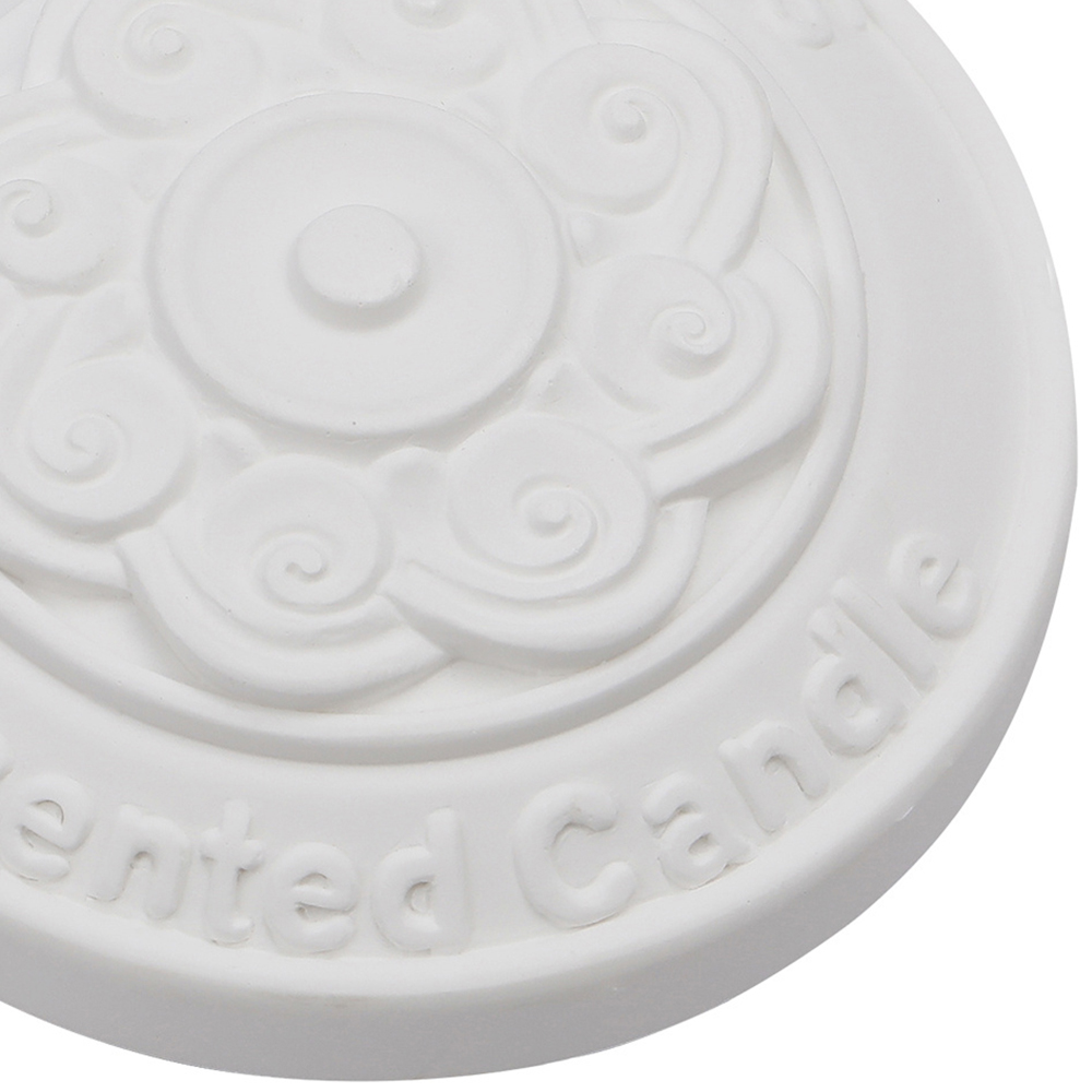 H&O Direct White Tea Retro Embossed Scented Candle Image 3