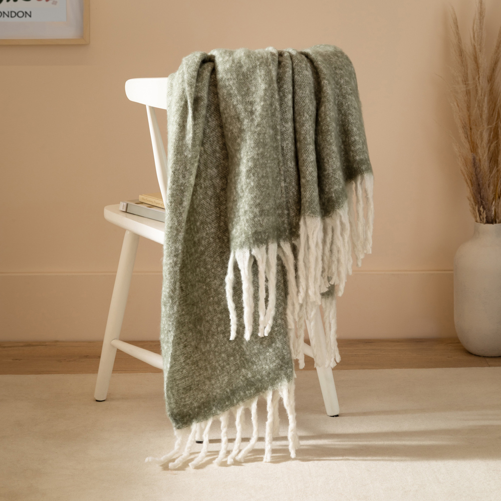 Furn Green Cosy Woven Tasselled Throw 140 x 180cm Image 2
