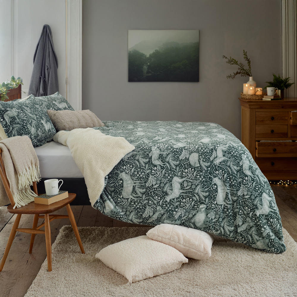 Deyongs Double Dark Sage Woodland Folk Duvet Set Image 5