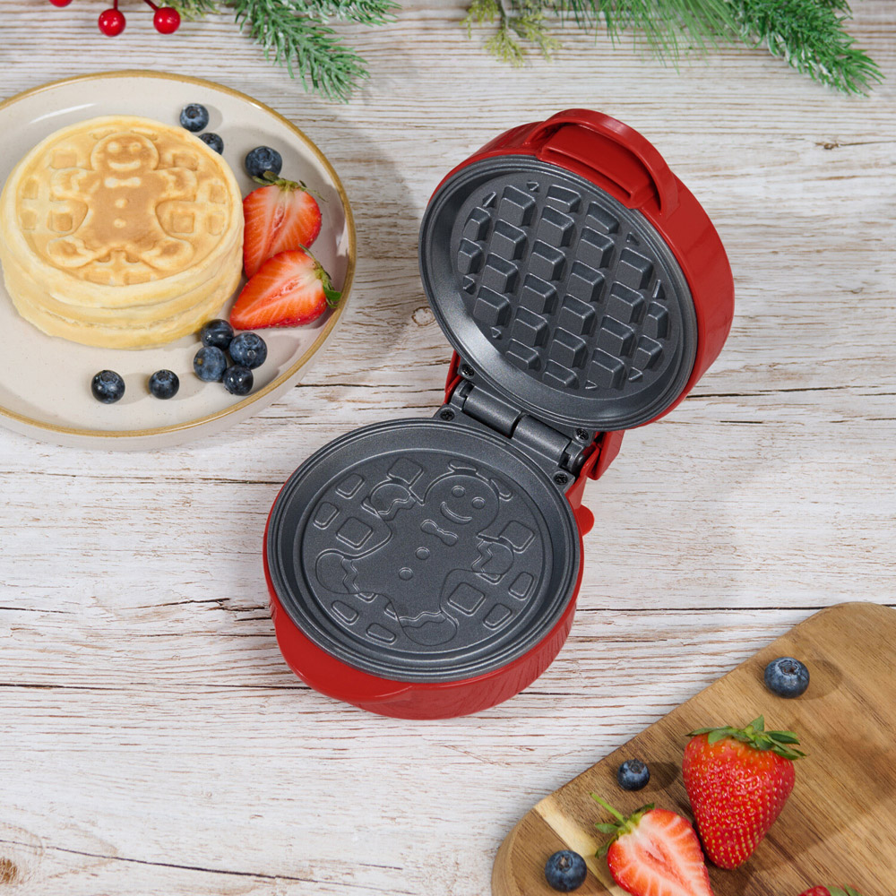 Christmas Waffle Maker Image 3